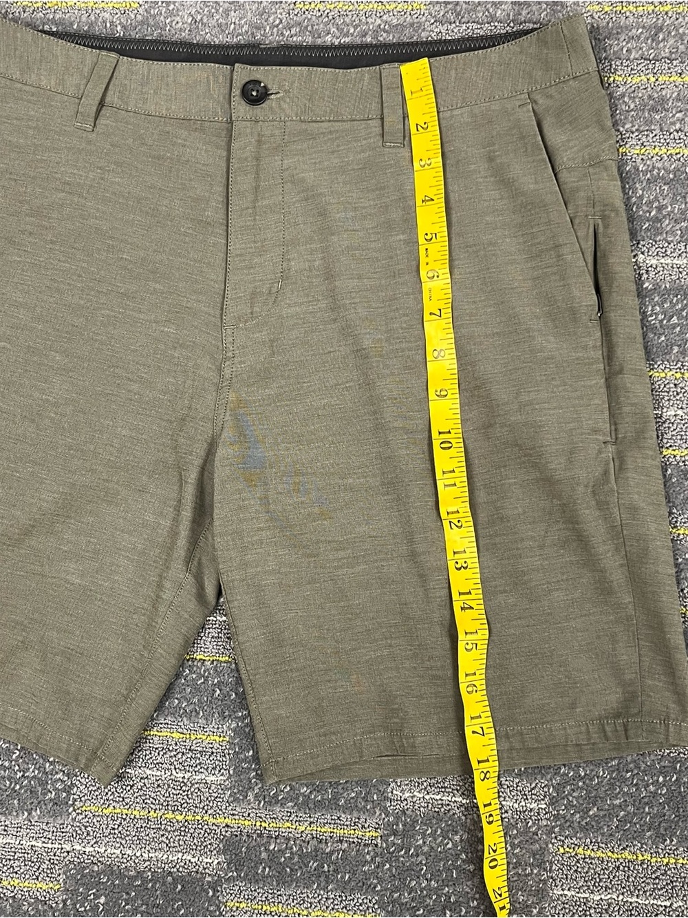 Vuori Aim Shorts Mens 34 Gray Performance Stretch Tech Golf Lightweight V368 - Picture 8 of 9